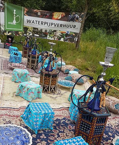 Waterpijp hookha shisha roken onder begeleiding